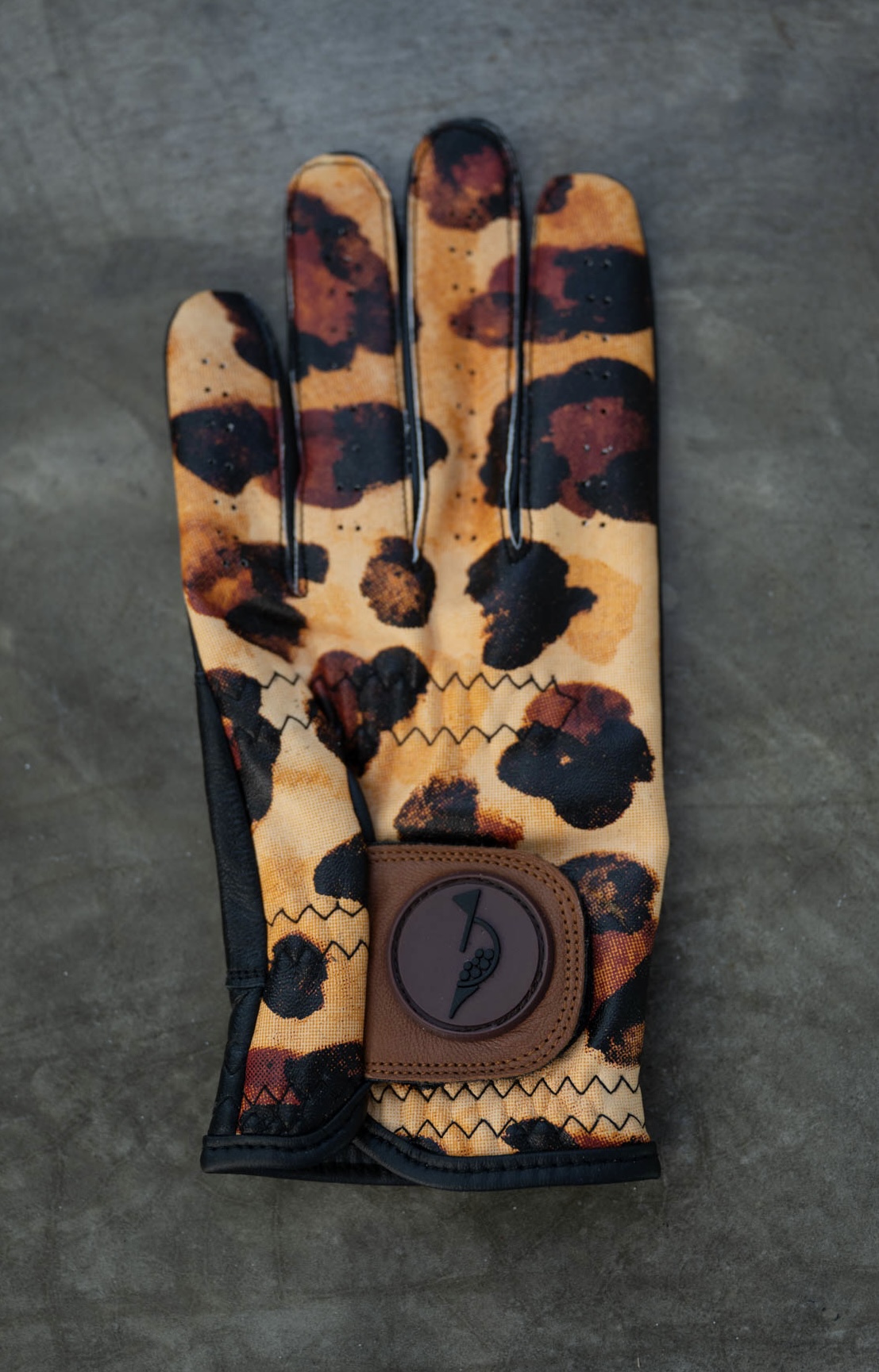 Hooked Ladies Leopard Print Glove - M